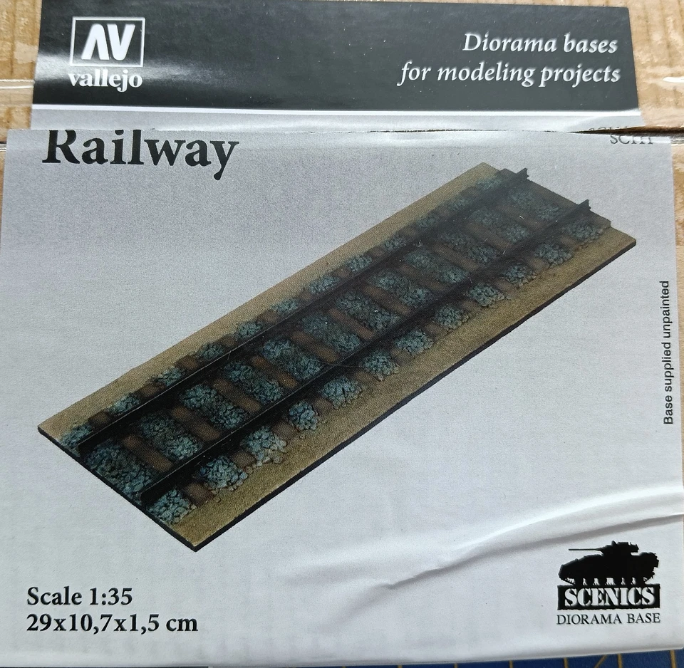 VALLEJO 1/35 SEZIONE CON BINARI E PIETRISCO Cm29X11 - Immagine 1 di 2
