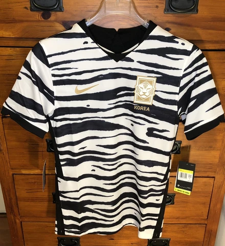 Nike Dri-Fit South Korea Men's Size Small Soccer Jersey Shirt Zebra [CQ9158-100] Cover