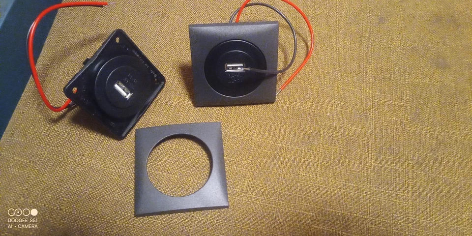 2x Berker USB Steckdose Wohnmobil USB Ladesteckdose Wohnmobil USB Seckdosen - Bild 1 von 1