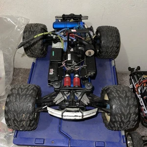 Classic 2004 Traxxas Revo 4x4 2Speed 2.5R Powered. . Good Project. No Body. - Picture 1 of 24