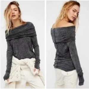 Free People Cosmo Wasserfallausschnitt Top grau Marmor Batik schulterfrei S - Bild 1 von 5