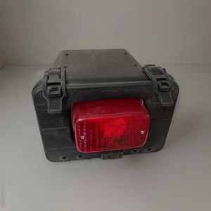 YAMAHA BIG BEAR 350 AUFBEWAHRUNGSBOX RÜCKLICHT STORAGE BOX TAIL LIGHT Y0102 - Picture 1 of 5