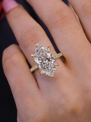 Anillo de compromiso solitario halo oculto cultivado en laboratorio E VS1 corte marquesa de 9 quilates oro de 14 quilates Foto 1 de 4