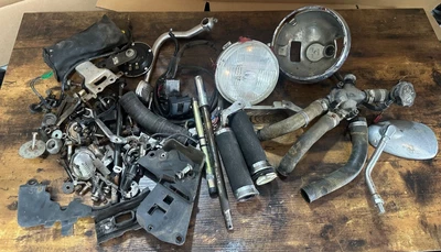 85-86 YAMAHA XJ700 XJ 700 MAXIM Piezas Y Herrajes Lote Tuercas Pernos Soporte Foto 1 de 4