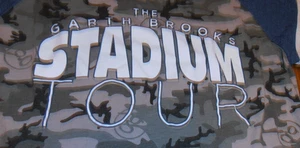 GARTH BROOKS T-SHIRT "STADIUM TOUR" BLAU MIT CAMO 3/4 ARM DAMEN GR. XL - Bild 1 von 8