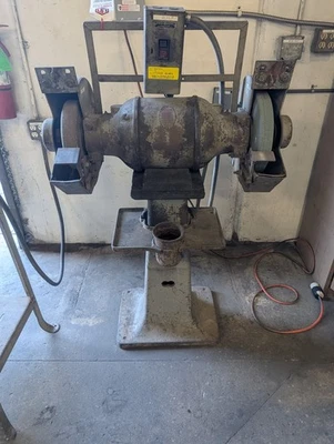 AMOLADORA DE PEDESTAL TRIFÁSICA VINTAGE ELECTRIC TOOL CO. CCINNATI Foto 1 de 4