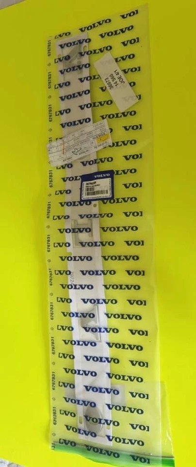 11 17 25 EMBLEMA MALETERO VOLVO S60 30796589 Foto 1 de 3