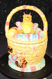 RARO Barattolo Biscotti Disney Winnie The POOH Farfalla Tema Pasqua Versione UK - Foto 1 di 12