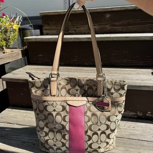 Bolso de Mano COACH F28504 LONA Y CUERO Marrón/Rosa Precio de Venta sugerido por el fabricante $299 - Imagen 1 de 9