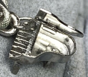 Colgante vintage de plata esterlina con dije de piano de cola tapa móvil 3D para amantes de la música - Imagen 1 de 10