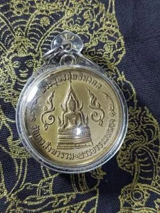 Amuleto buddha tailandese phra pudsutimingkon wat tewasungkaram potente ciondolo. - Foto 1 di 2