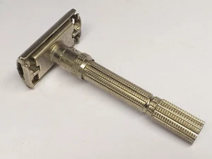 Vintage 1967 GILLETTE SLIM ADJUSTABLE SAFETY RAZOR M4 - Picture 1 of 10