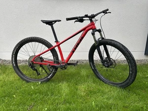 Trek Roscoe 6 Hardtail MTB, rot, Jugend/Herren, Gr. 37/15,5“ - Bild 1 von 3