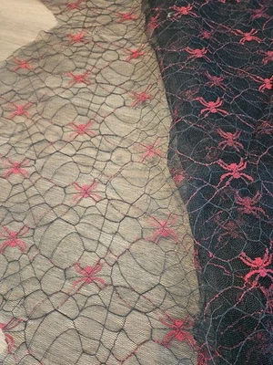 Red de encaje negro vintage con arañas rojas red tul 7 yardas x 45" NUEVO Halloween Foto 1 de 4