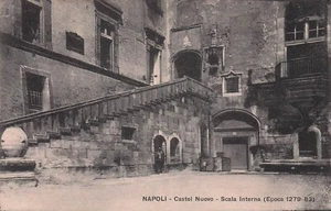 A3202) CARTOLINA NAPOLI CASTEL NUOVO SCALA INTERNA EPOCA 1279 -83 - Picture 1 of 2