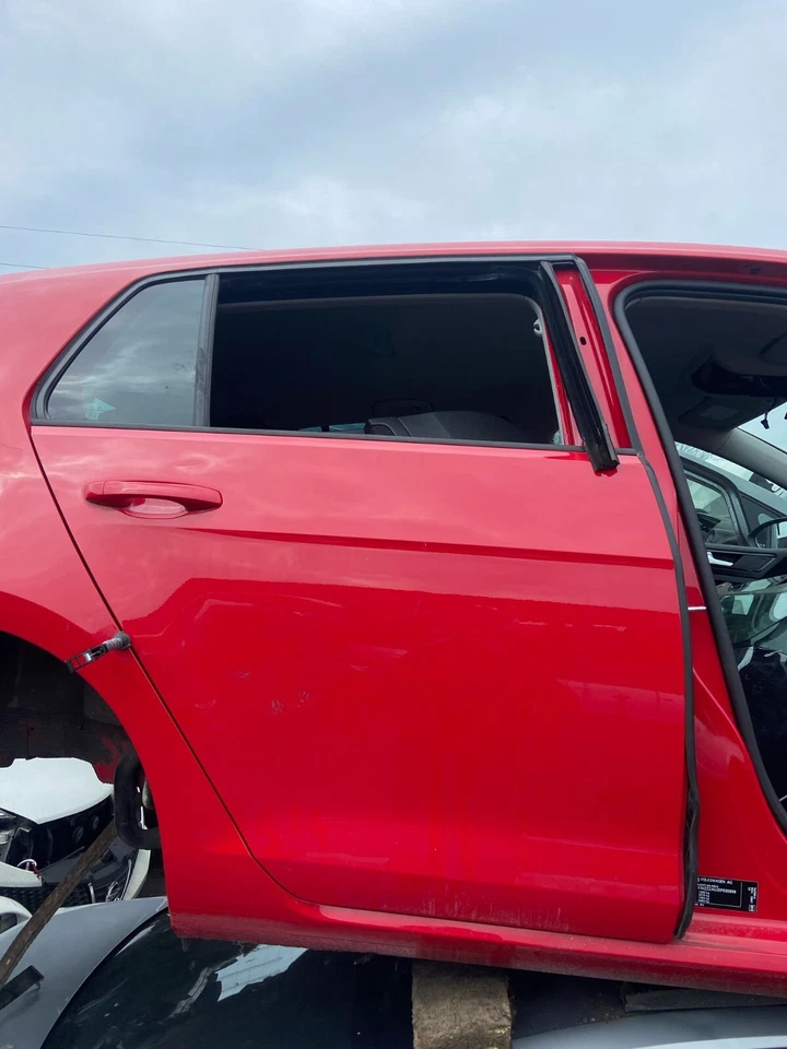 Volkswagen Golf MK7 2013-2020 7,5 puerta trasera lateral del conductor hatchback Ly3D desnudo Foto 1 de 1