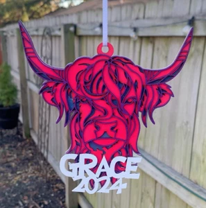 Highland Kuh Holz Lagenlook Personalisiert Weihnachtsschmuck Rosa und Lila - Bild 1 von 1