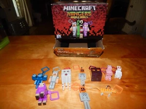Minecraft Hangers Series 5 Displaybox & 10 figurine Ghast Wither Rabbit Tabby - Foto 1 di 7