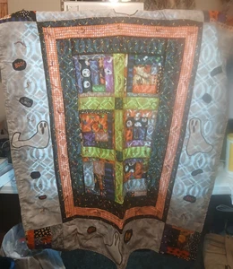 Halloween Quilt Handarbeit 52"x42" mit Geist Umriss, Spinnen, Hexen, Süßigkeiten Crn - Bild 1 von 21