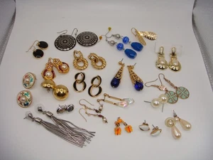 LOT OF 20 PAIRS EARRINGS VINTAGE TO MODERN FOR PIERCED EARS ESTATE LOT #6 - Picture 1 of 9