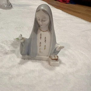 Blessed Mary Porcelain Bust Figure Holding Green Bird from Nest Praying - Picture 1 of 5