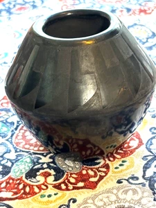 Santa Clara Pueblo Blackware Pottery Jar By Yolanda & James- Signed. - Picture 1 of 9