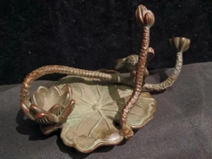 Expresiva figura de bronce: pequeño pájaro en hoja de loto - Imagen 1 de 10