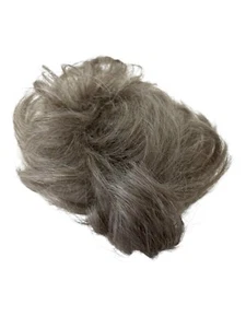 Pieza de pelo corta ondulada con clip de Paula Young #A2161 color #56 plata sintética - Imagen 1 de 3