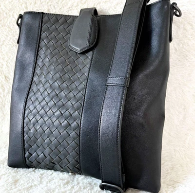 Bolso de Hombro Bandolera Bottega Veneta Intrecciato Para Hombre Cuero Negro Gris Usado Foto 1 de 4