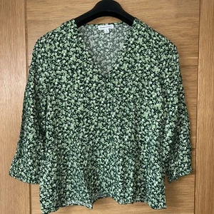 Warehouse Ditsy Floral Button Front Top - Size 8 - New Without Tags Rrp £32 - Picture 1 of 4