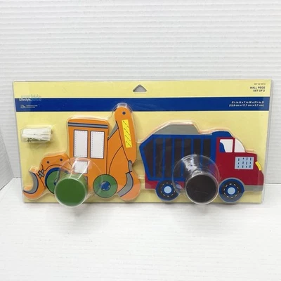 Juego de 2 clavijas de pared Target Kids vintage 2003 decoración de madera vehículos de construcción Foto 1 de 4