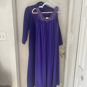 Vintage Vanity Fair 2 Piece Set S Velour Nightgown Robe Housecoat Zip Purple USA - Picture 1 of 12