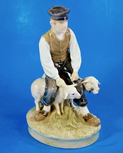 Estatuilla de porcelana danesa vintage de Royal Copenhague #627 pastor con dos ovejas. - Imagen 1 de 13