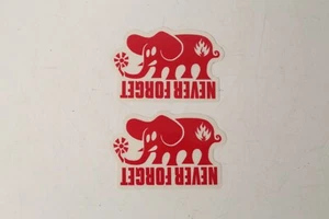 2 - Etiqueta Negra Nunca Olvides Pequeño Elefante Monopatín Pegatina Rojo 2.5" X 1.5" - Imagen 1 de 6