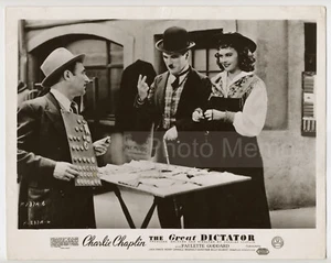 Charlie Chaplin & Paulette Goddard, The Great Dictator - UK Vintage Photo 1941 - Picture 1 of 3