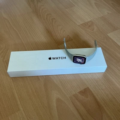 Apple Watch SE (2022) 40mm Polarstern Aluminiumgehäuse ( GPS Cellular )  - Bild 1 von 3