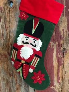 Bestickter Weihnachtsstrumpf Nussknacker Samtrücken……….e1 - Bild 1 von 5