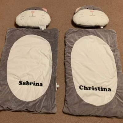 Sacos de dormir suaves bordados personalizados Christina Sabrina almohadas para gatos Foto 1 de 4