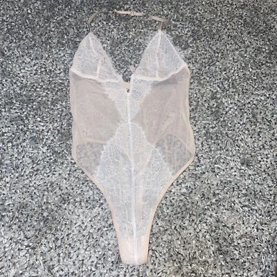 Body Victoria’s Secret Tanga de Una Pieza de Encaje Transparente Talla Pequeña Foto 1 de 4