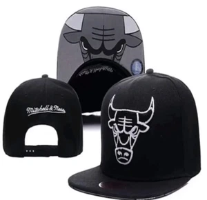 Chicago Bulls Snapback Hat Basketball NBA Cap Black/White Mitchell & Ness - Picture 1 of 1