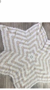 Handgefertigte gehäkelte Decke in Sternform 53 Zoll lang weiß gelb blau rosa neu - Bild 1 von 6