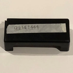 COMMODORE NISSAN FUSE BOX COVER HAS HOLDEN PN 92141444 Has NISSAN ON COVER VZ - Picture 1 of 9