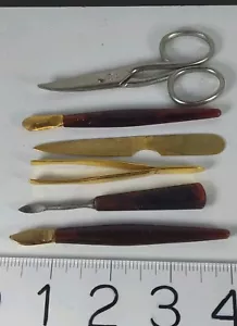 JUEGO DE MANICURA VINTAGE 6 PIEZAS Hecho en Alemania Estuche de Cuero Está Hecho en Inglaterra - Imagen 1 de 9
