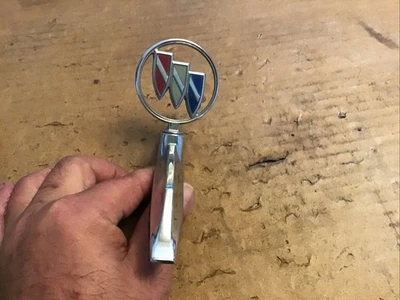 Buick Century 1986-88 capó adorno y base OEM  Foto 1 de 4
