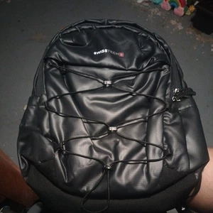 Swiss Tech Unisex Bungee 20 Liter Backpack for School or Work, Black, Ripstop - Picture 1 of 3