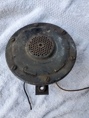 Vintage Volkswagen Hella Horn B 31 6 Volt. Original Has Not Tested. - Image 1 of 3