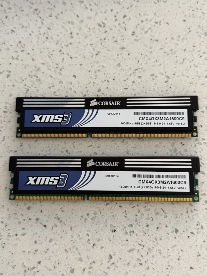 Corsair 4GB XMS3 PC RAM X 2 - Image 1 of 1