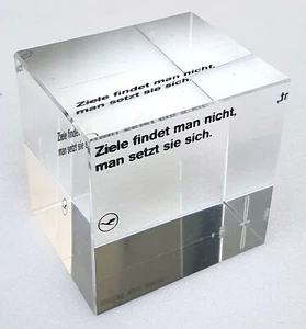 LUFTHANSA Design Otl Aicher Werbung Briefbeschwerer Acrylwürfel 6x6cm 1962 RAR! - Bild 1 von 3
