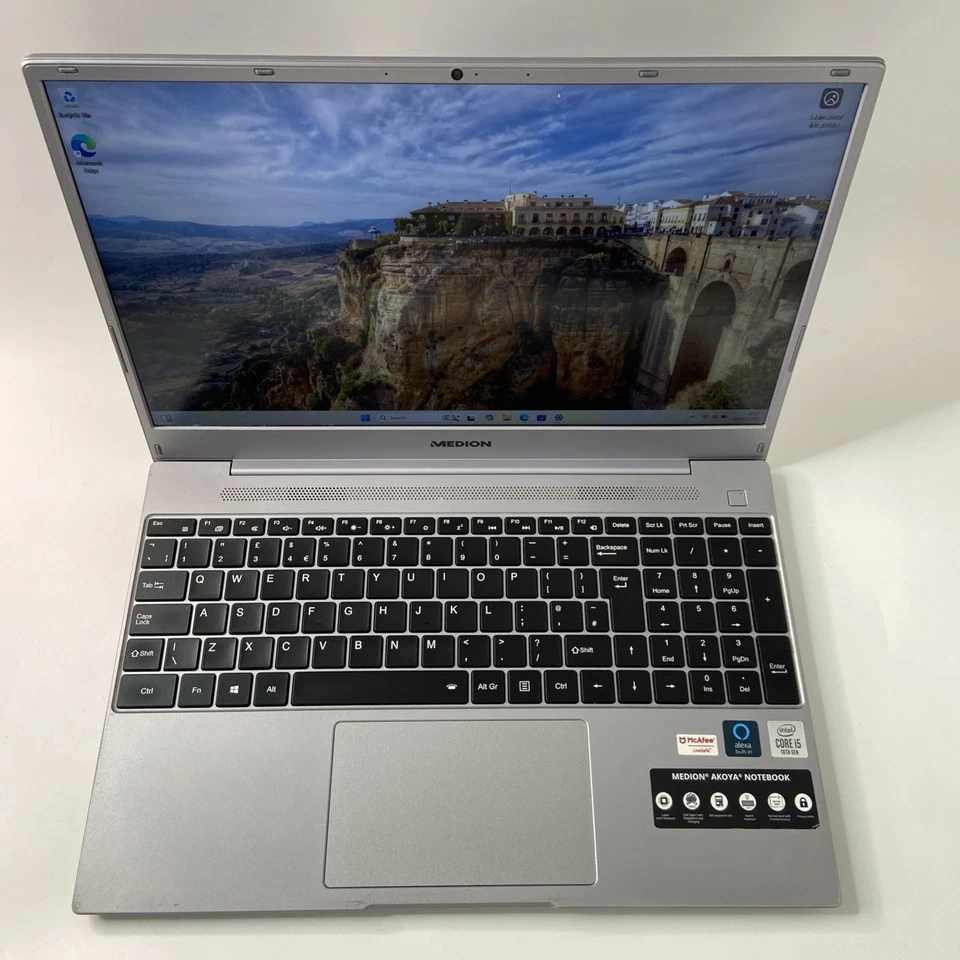 MEDION Akoya E15407 Intel Core i5-1035G1, 8GB RAM, 256GB SSD, 15.6-Inch, Win 11 - Image 1 of 4