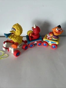 Vintage Sesame Street Big Bird Band/Train Pull Toy with Elmo Ernie Tested Works - Picture 1 of 5